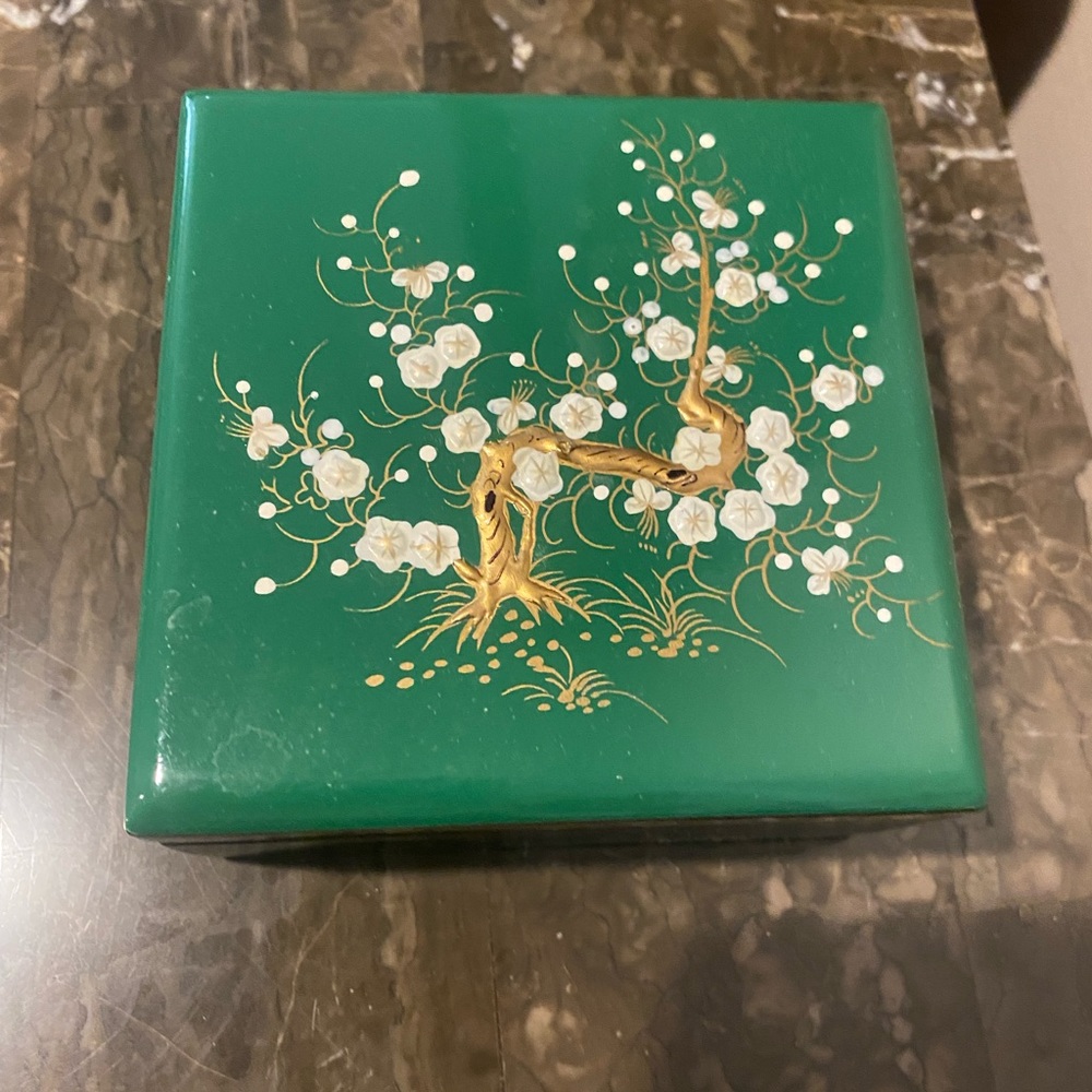 Minh Phuong Green,white,Metallic Jewlery box small